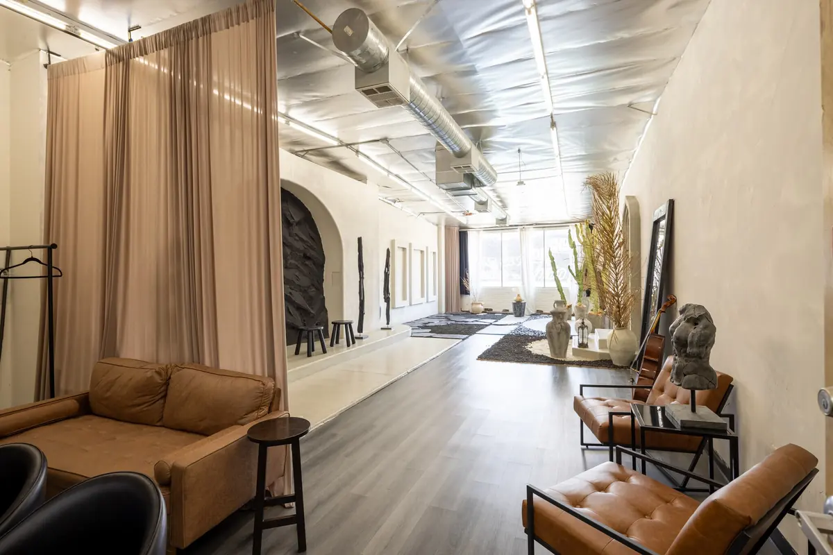 1048-1052 S Los Angeles Street – Building view
