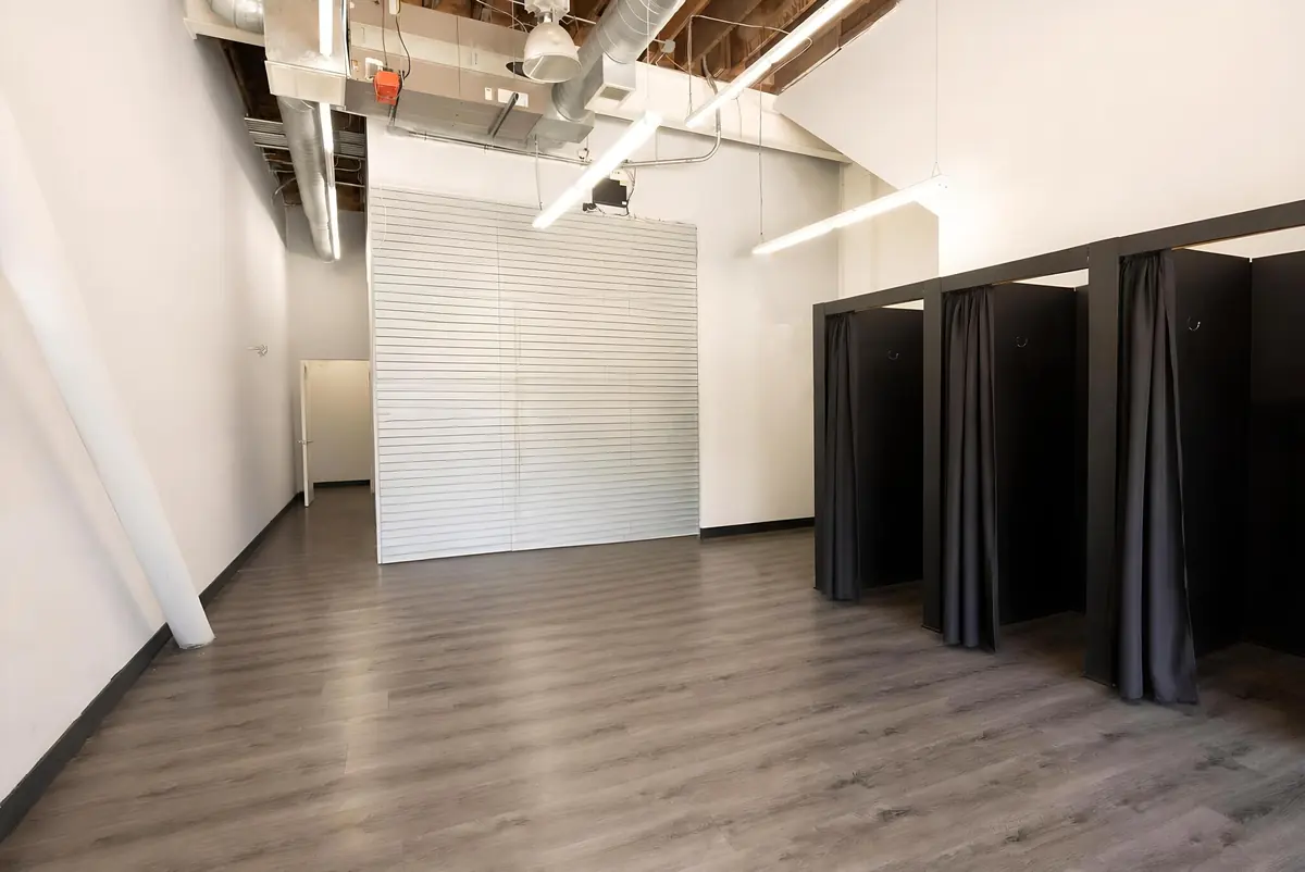 1048-1052 S Los Angeles Street &ndash; Building view