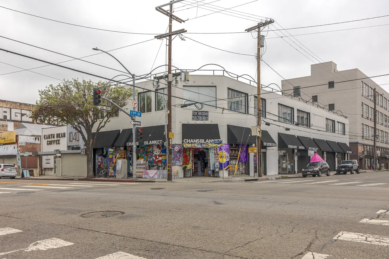 1048-1052 S Los Angeles Street &ndash; Parcel outline on the signalized corner