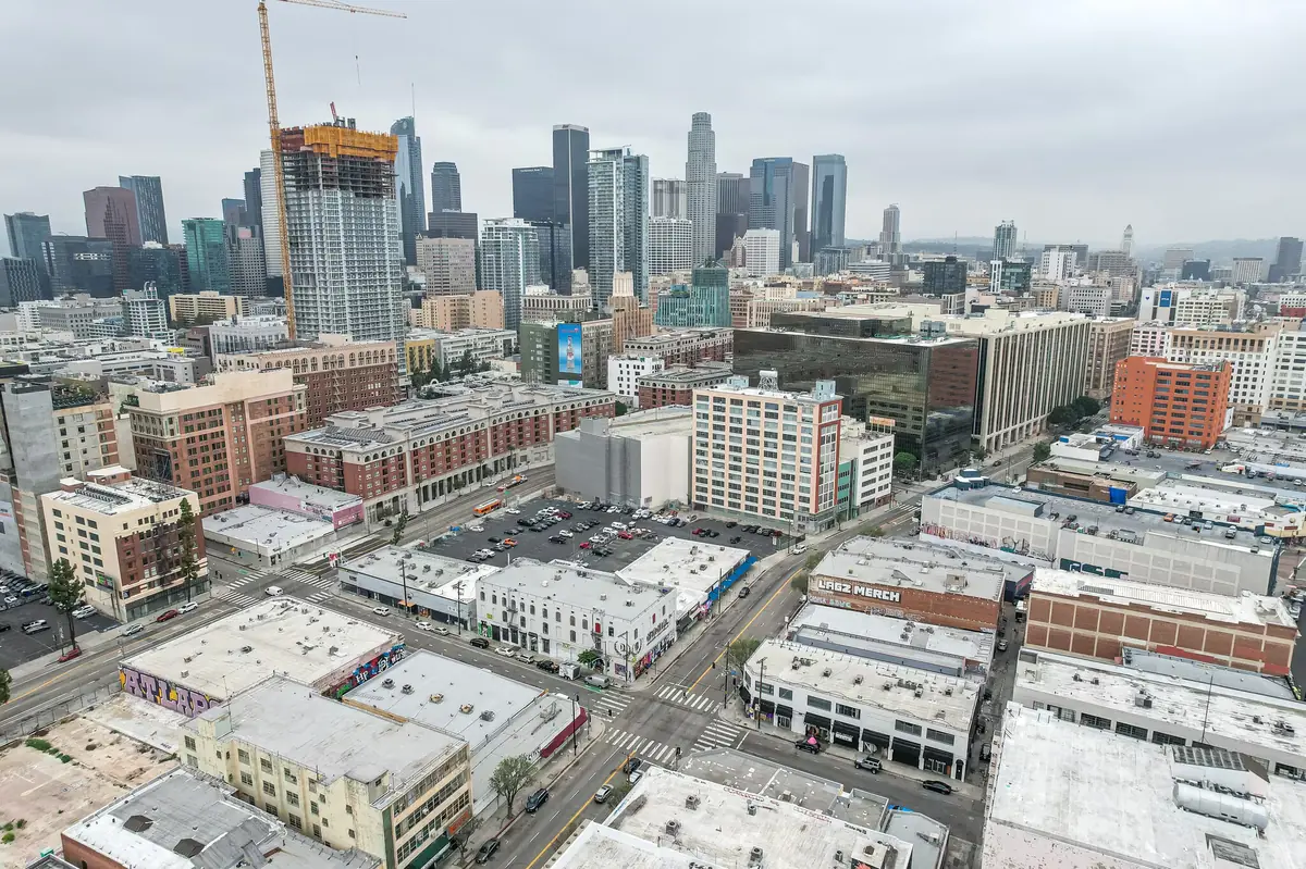 1048-1052 S Los Angeles Street – Aerial over the block