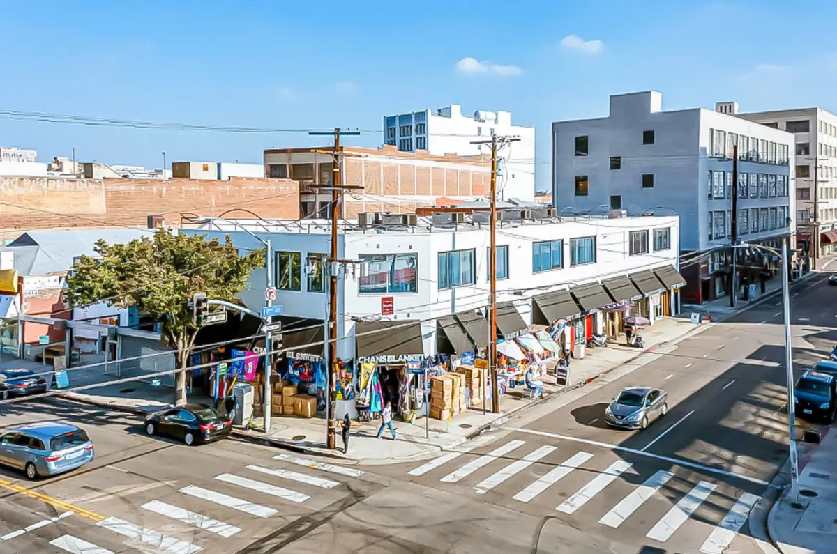 1048-1052 S Los Angeles Street &ndash; Looking down S Los Angeles Street