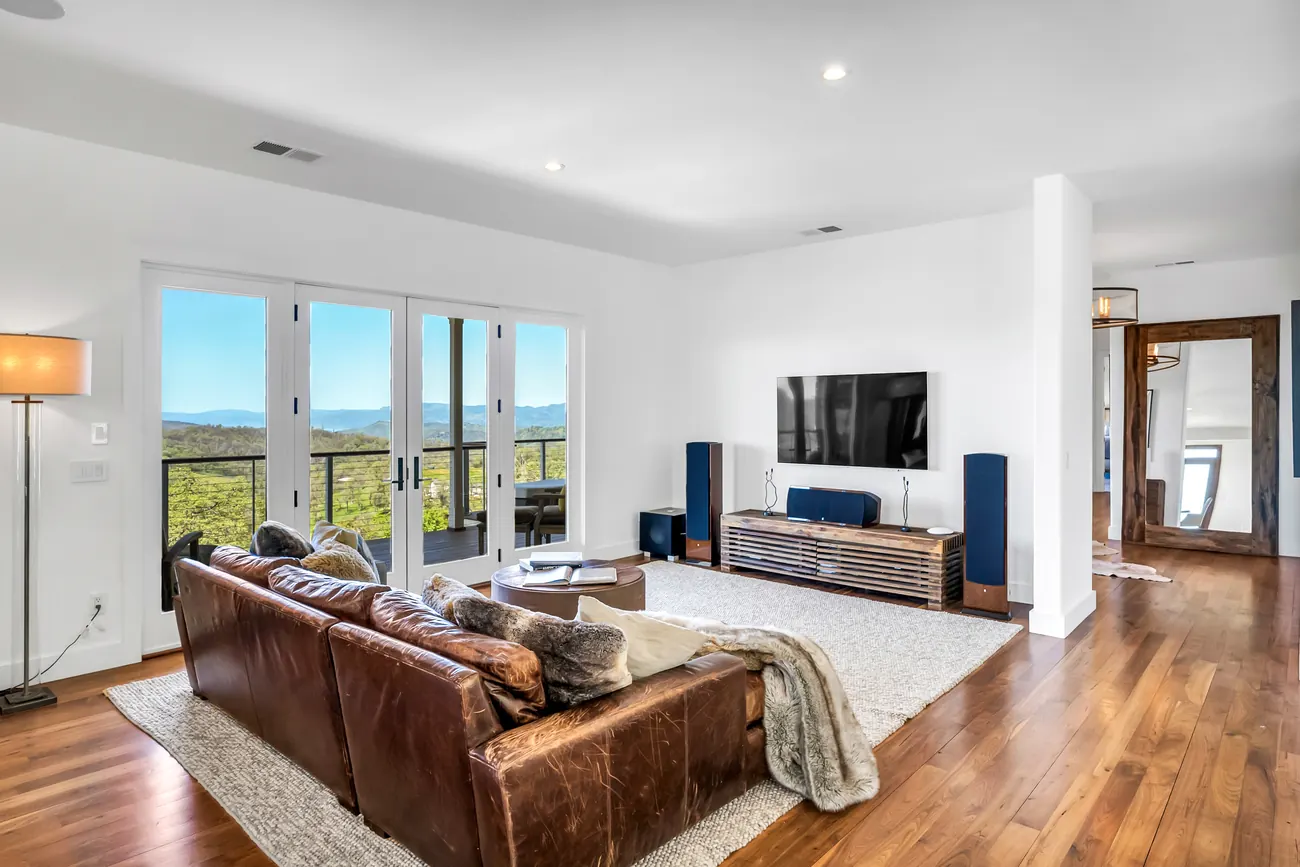90 Longhorn Ridge Road – Living room to the valley