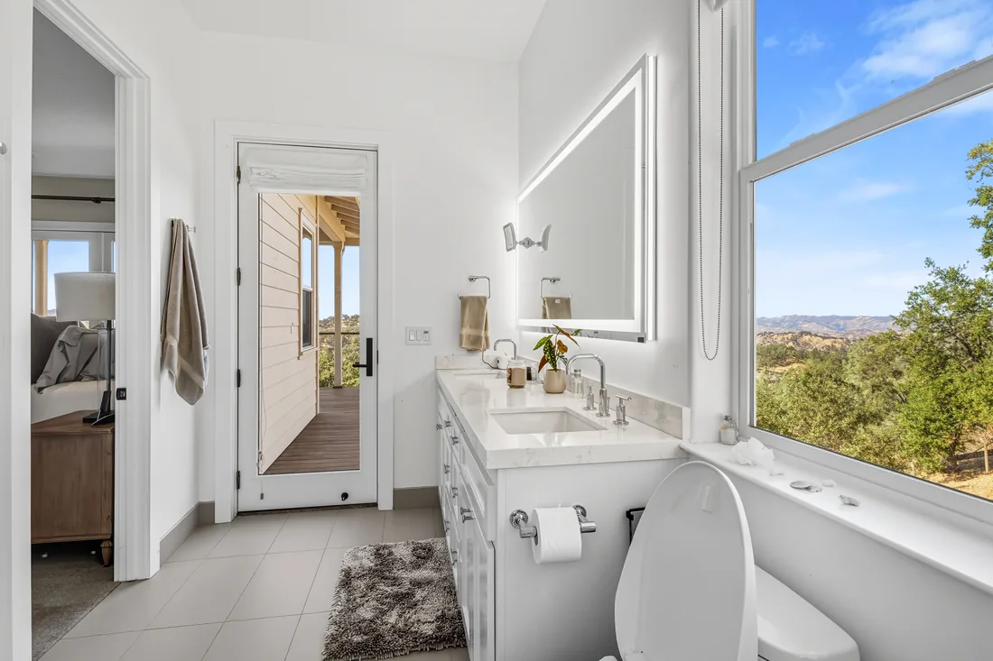 90 Longhorn Ridge Road – Primary bath