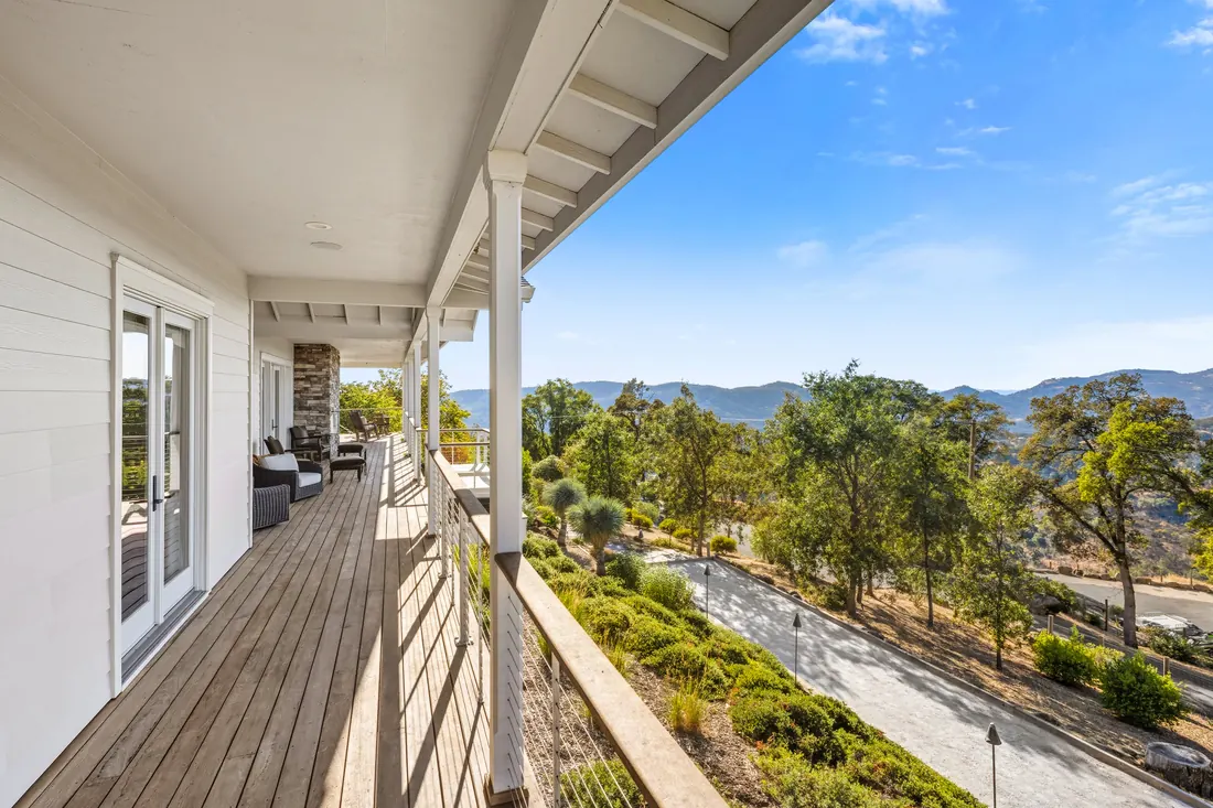 90 Longhorn Ridge Road – Wraparound deck