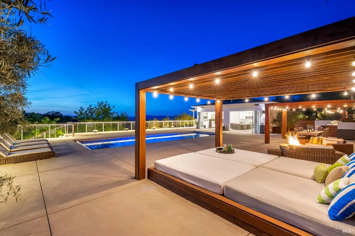 90 Longhorn Ridge Road &ndash; Pool at twilight