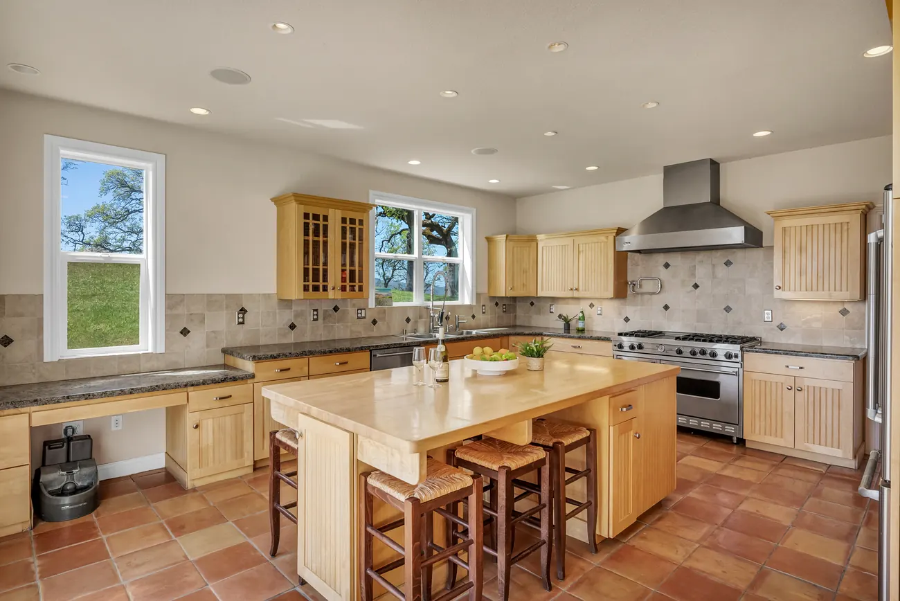95 Longhorn Ridge Road &ndash; Chef's kitchen