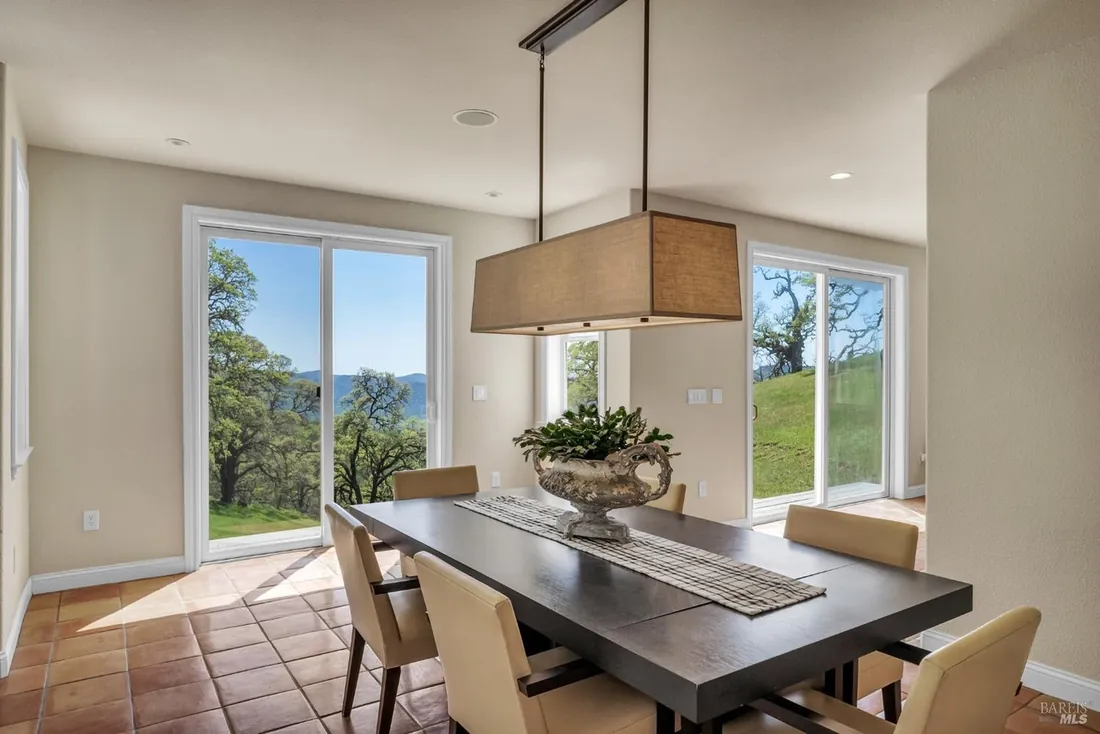 95 Longhorn Ridge Road &ndash; Primary suite