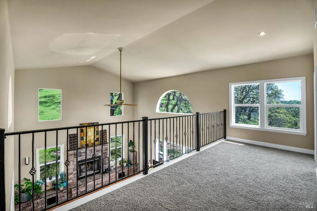 95 Longhorn Ridge Road &ndash; Dining with valley views