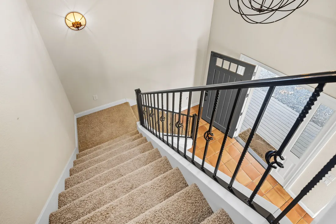 95 Longhorn Ridge Road – Stair from the landing